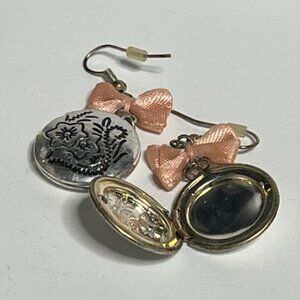 VTG Silver-Tone Wildflower Etched Locket Earrings w/Peach Ribbon Bows .75'x1"